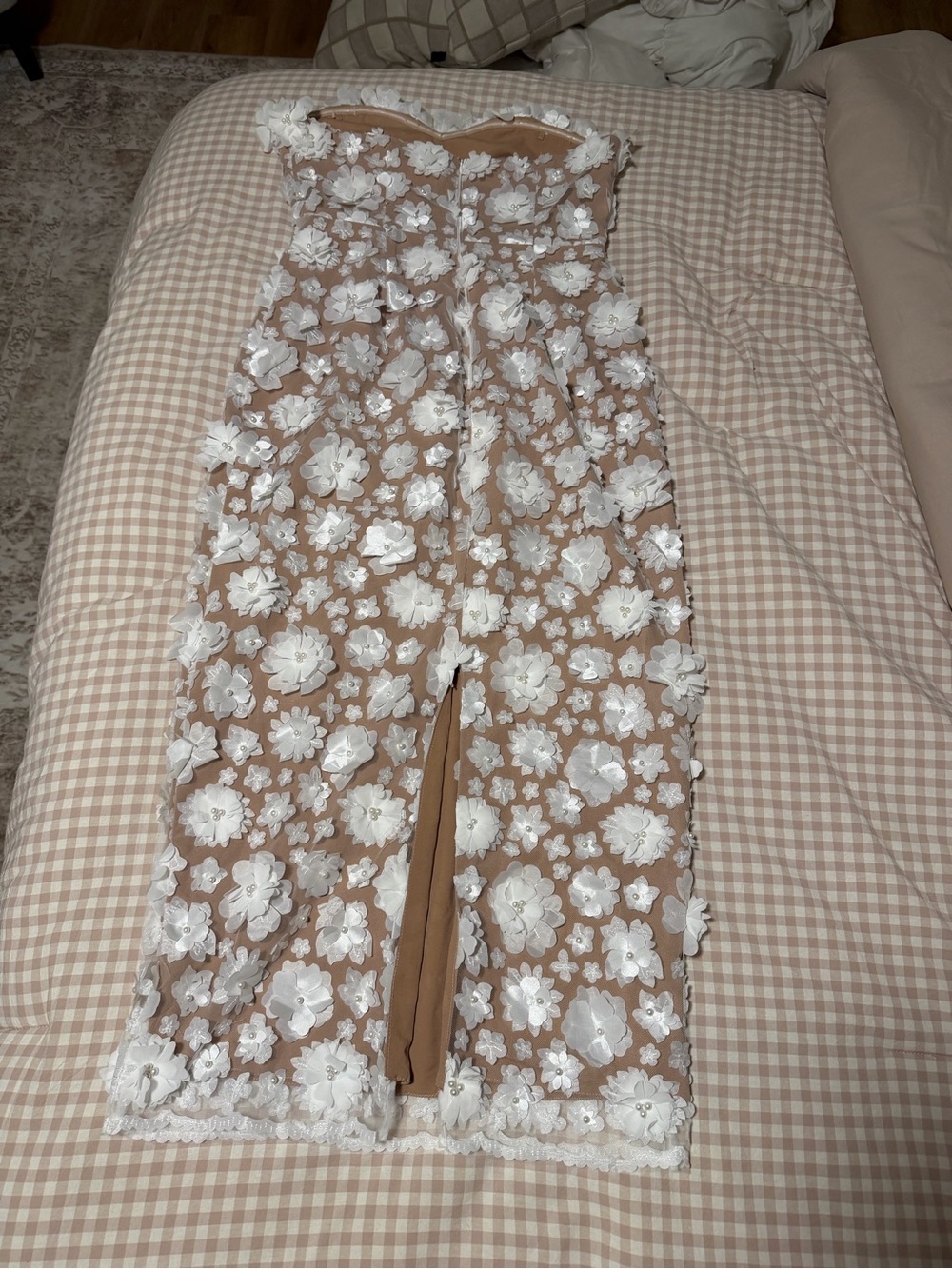 Elliatt Strapless Nude Dress with White 3D Floral Appliqués - Picture 2 of 6